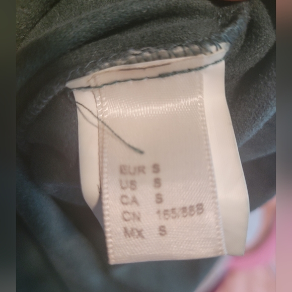 EUC Green Bodysuit with front ruffles - Picture 4 of 4